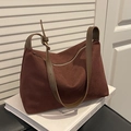 Bolso de hombro retro de nailon marrón caramelo con correa de cuero ajustable - Marrón