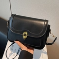 Modische schwarze PU-Leder Umhängetasche in Quadratform mit goldenem Metallverschluss - Schwarz