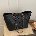 Klassische schwarze gesteppte Shopper-Tasche mit goldenen Ketten und Rautenmuster - Schwarz