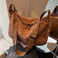 Bolso bandolera de pana marrón con patrones de corazones y correa ancha ajustable - Marrón