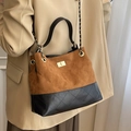 Bolso cubo retro en ante acolchado y cuero con elegante cierre giratorio dorado - Marrón