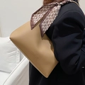 Grande borsa tote kaki con accessorio foulard in seta e finitura in pelle - Cachi (Con Foulard in Raso)