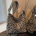 Grande borsa shopper leopardata in tessuto jacquard con etichetta tessuta fashion - Cachi