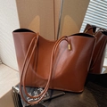 Minimalist large capacity tote bag in caramel brown leather with gold metal accents - Brown