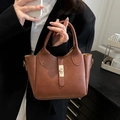 Braune Retro-Beuteltasche aus Leder mit Tragegriff und goldenem Drehverschluss - Braun