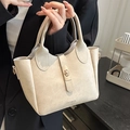 Elegante cremeweiße Beuteltasche mit Vintage-Textur und goldener Schnalle für Damen - Beige