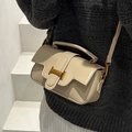 Piccola borsa quadrata beige chic con chiusura a H dorata e tracolla - Cachi