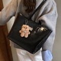 Bolso vintage de cuero charol negro con colgante de peluche de perrito y placa de plata - Negro Con Colgante Perro Marrón