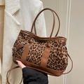 Borsa tote vintage leopardata in pelle scamosciata con manici marroni e tracolla regolabile - Marrone - Senza Ciondolo