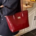 French vintage underarm bag in deep red patent leather with elegant metal plate - Red - No Pendant