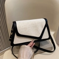 Borsa a tracolla chic color crema e nera con patta leopardata e dettagli dorati - Bianco
