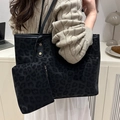 Sac fourre-tout noir à imprimé léopard avec pochette assortie et rivets dorés - Noir