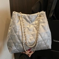 Borsa a tracolla argento trapuntata con catena dorata e pelle metallizzata - Argento