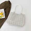 Bolso tote elegante de tweed blanco con líneas tejidas doradas y asas de cuero - Blanco sin Colgante