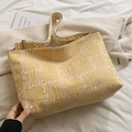 Schicke gelbe Jacquard-Einkaufstasche mit breitem geometrischem Web-Schultergurt - Gelb