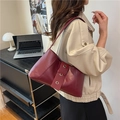 Retro burgundy shoulder bag in soft leather with stylish gold rivet eyelets - Red