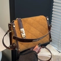 Gelbe Umhängetasche im Vintage-Stil mit Rautensteppung und Lederbesatz - Braun