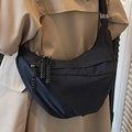 Borsa a tracolla a mezzaluna nera minimalista con tiranti della zip in tessuto nero - Nero