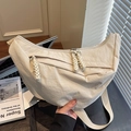 Borsa a tracolla minimalista in nylon beige a mezzaluna con tirazip in tessuto intrecciato - Bianco Sporco