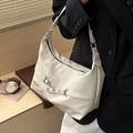Borsa a spalla minimalista bianco crema lucida con fibbie in metallo argentato - Bianco