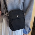 Petit sac bandoulière en nylon noir avec deux compartiments zippés et logo M argenté - Noir