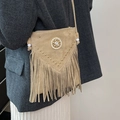 Bolso bandolera vintage camel con flecos, remaches y diseño de estilo bohemio - Caqui
