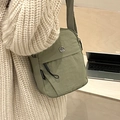 Sac bandoulière tendance en nylon vert sauge pour femme avec bandoulière tissée réglable - Vert