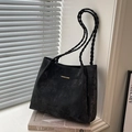 Large capacity black tote bag with vintage texture and stylish woven shoulder strap - Black - Without Pendant