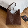Hobo shoulder bag in brown leopard print faux suede with large capacity and wide strap - Brown