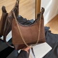 Braune Patchwork-Umhängetasche aus Wildleder mit Goldkette und Lederriemen - Braun