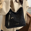 Vielseitige schwarze matte Shopper-Tasche mit goldenen Reißverschlüssen für den Büro-Winter - Schwarz