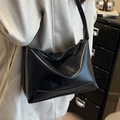Bolso hobo negro brillante vintage con textura de cuero liso para el uso diario versátil - Negro