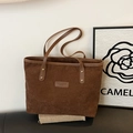 Borsa tote in velluto a coste marrone con spalline in pelle e etichetta alla moda - Marrone