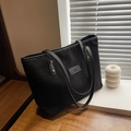 Borsa tote minimalista in velluto a coste nero con lunghi manici in pelle e logo - Nero