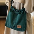 Dunkelgrüne Cord-Tragetasche mit Vordertaschen und Kordelzugverschluss für Damen - Grün