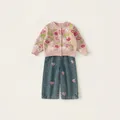 Conjunto de cárdigan rosa con estampado de bayas y vaqueros con corazones bordados - 80 / Conjunto de Ropa de Dos Piezas (CY26153A)