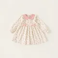 Blumiges langärmeliges Kleid für Kleinkinder mit rosa Peter-Pan-Kragen und Schleifen - 80 / Aprikose