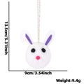 Weißer Plüsch Osterhase Hängedekoration mit lila Ohren und Maßangaben im Bild - Lila Hasenohren Anhänger