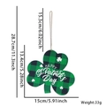 St. Patrick's Day Kleeblatt Anhänger aus Holz mit grünem Karo-Muster und Kordel - Happy Kariert Kleeblatt