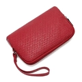 Modische rote PU-Leder Clutch mit Kieseltextur und passender praktischer Handschlaufe - Burgunderrot