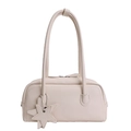 Bolso de hombro de cuero crema con asas largas y un colgante decorativo de doble estrella - Blanco