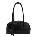 Bolso de hombro rectangular de cuero negro con costuras blancas y colgante de estrella - Negro