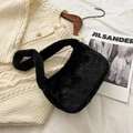 Bolso hobo chic de piel sintética negra para mujer con textura esponjosa y diseño - Negro