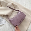 Elegante borsa baguette viola effetto coccodrillo con forma rettangolare e tracolla sottile - Viola