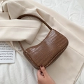 Sac baguette marron à motif crocodile avec poignée d'épaule au style minimaliste - Marron