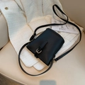Borsa a secchiello nera minimalista in pelle opaca con tracolla regolabile sottile - Nero