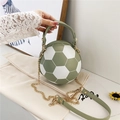 Modische Handtasche in Fußballform in Matchagrün und Weiß mit goldenem Kettenriemen - Fußball / Obstgrün