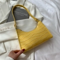 Borsa a tracolla baguette giallo acceso con motivo a coccodrillo goffrato da donna - Giallo