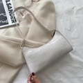 Bolso de hombro blanco con relieve de cocodrilo y cremallera dorada para mujer - Blanco