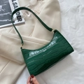 Bolso de hombro verde oscuro con efecto cocodrilo, acabado brillante y hebillas doradas - Verde